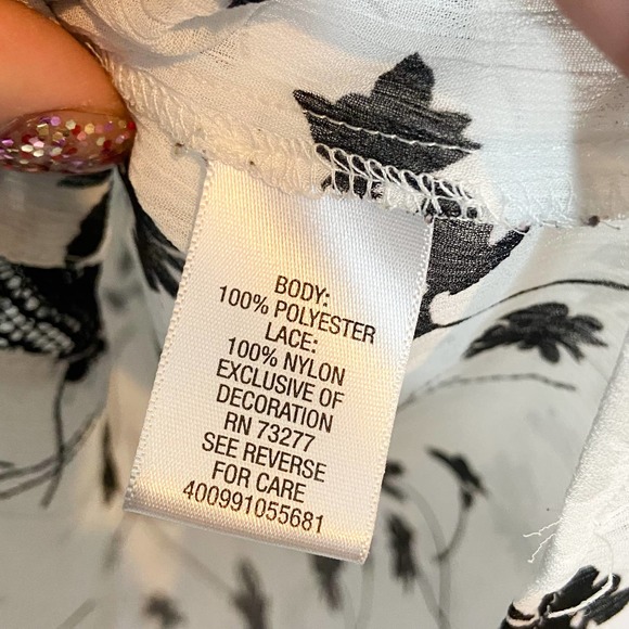 Princess Vera Wang blouse, white and black floral print blouse, Vera Wang blouse - Picture 6 of 8